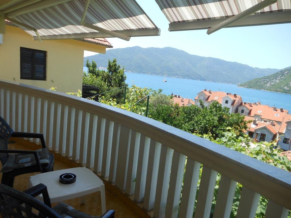 Lorena Rooms Risan Exterior photo