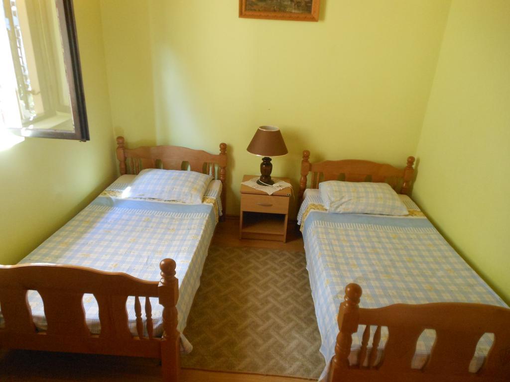 Lorena Rooms Risan Room photo